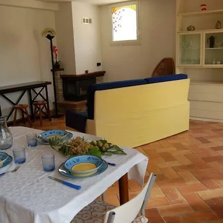 Holiday home Casa Vacanze L'ulivo *